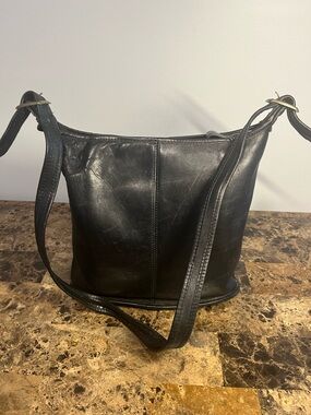 Vintage Flings A Kinney Leather bag